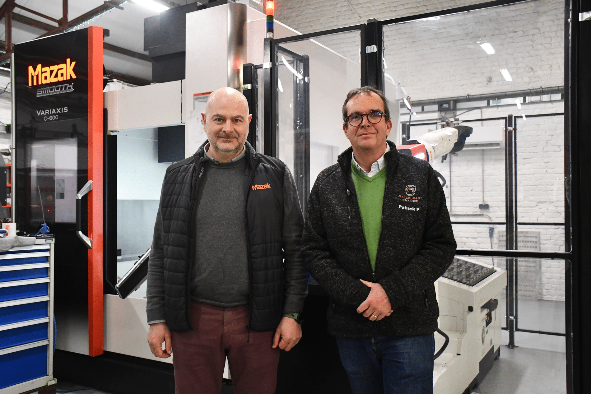 Le centre d'usinage vertical 3 et 5 axes ouvre la voie pour les 100 prochaines années 1