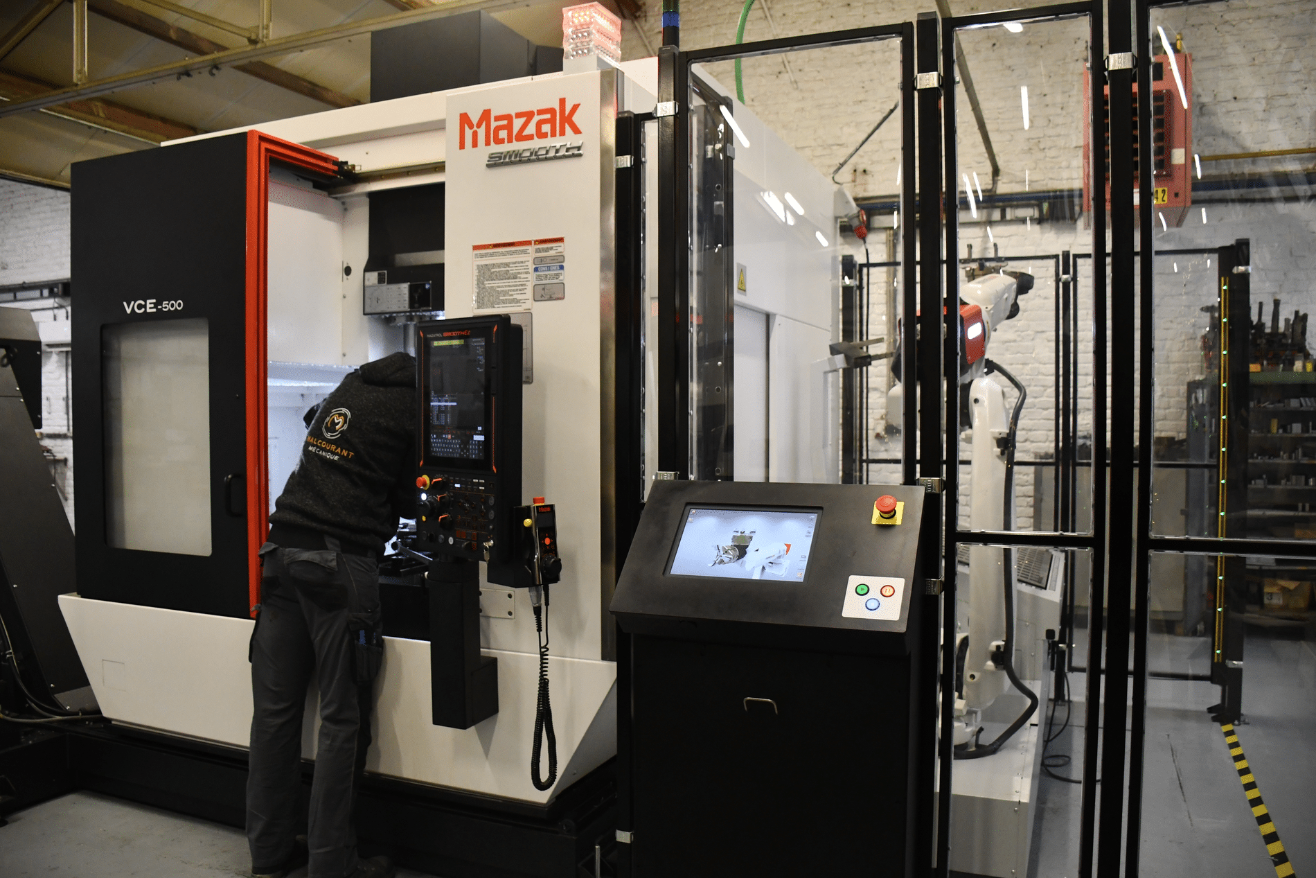 Le centre d'usinage vertical 3 et 5 axes ouvre la voie pour les 100 prochaines années 2