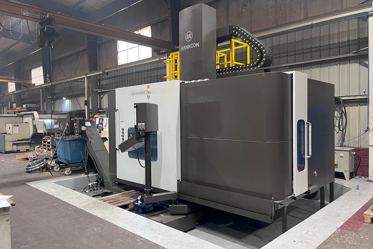 Machine d'usinage verticale pour les pièces de plus grande taille 1